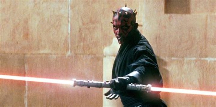 Can Darth Maul split his lightsaber?